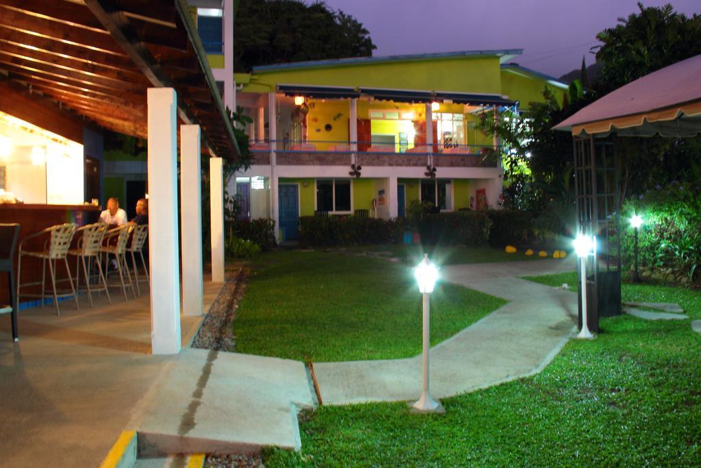 Castle Comfort Lodge Roseau Dış mekan fotoğraf