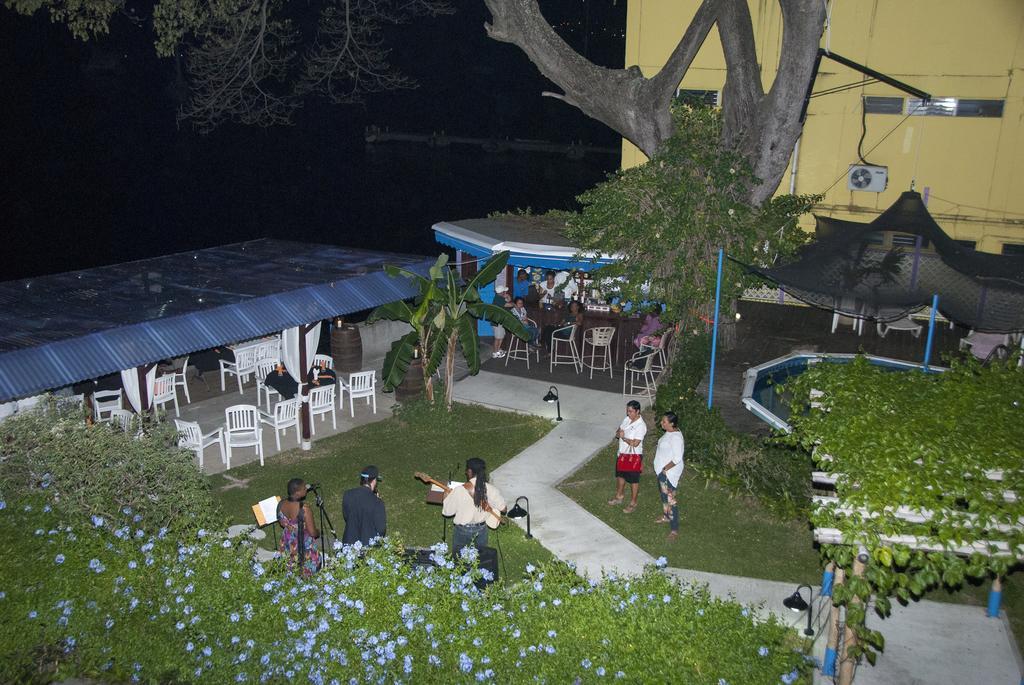 Castle Comfort Lodge Roseau Dış mekan fotoğraf